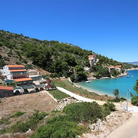 Prapatna 5704c Jelsa (Hvar)