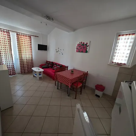 Prapatna 5704c * Jelsa (Hvar)
